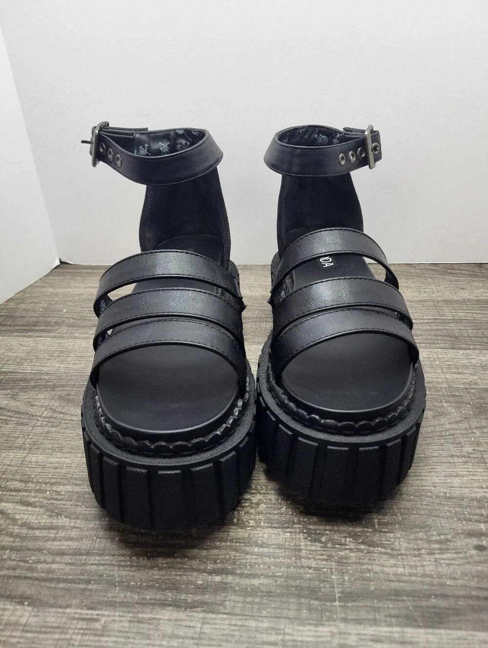 Lamoda gently used
